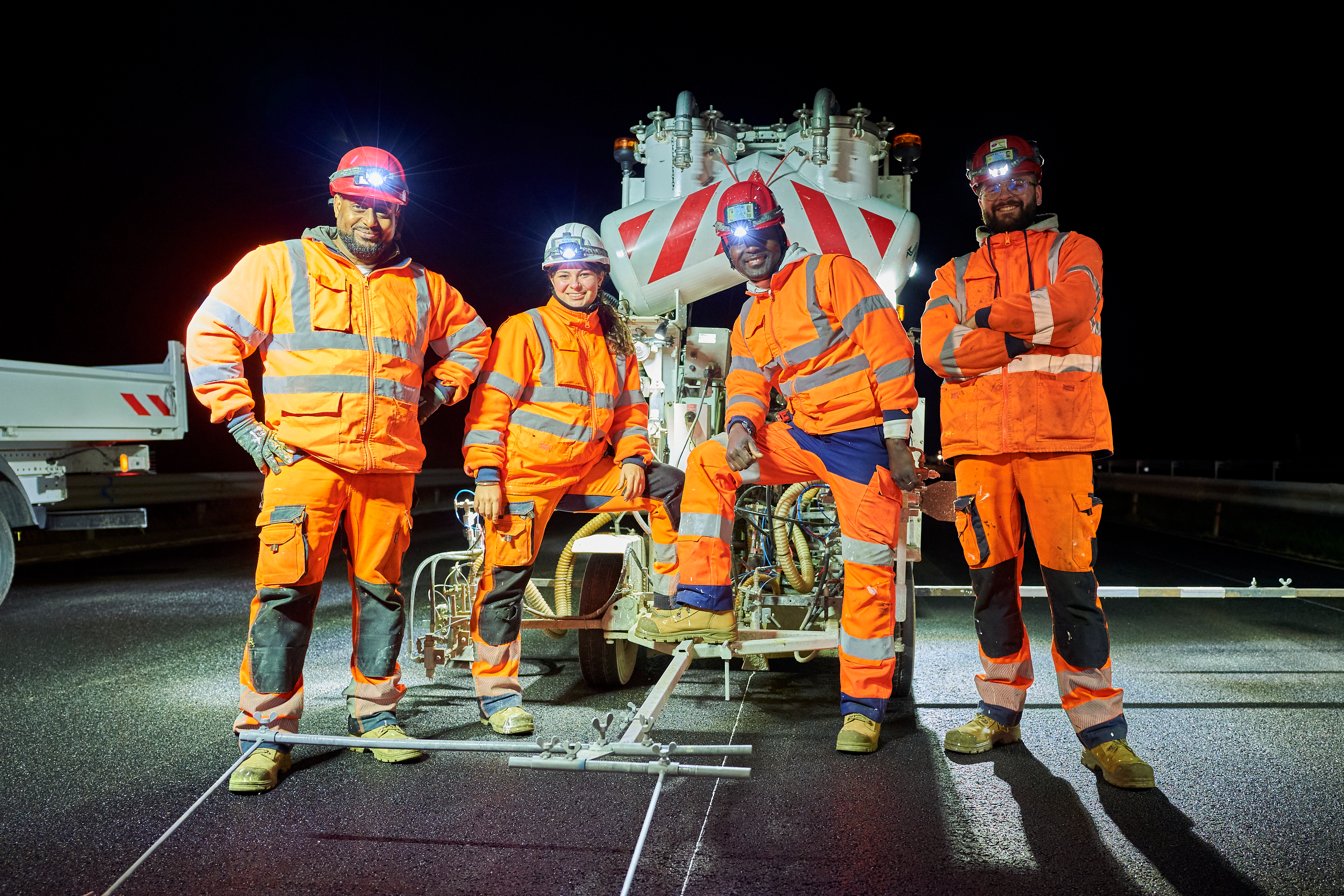 Equipe Midi Tracage de l'agence de Béziers pour du marquage au sol sur l'A61 à Carcassonne
